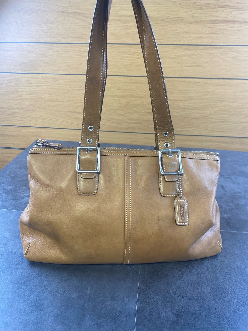 Coach VTG Tan Leather Soho‎ Hampton Shoulder Bag with Buckle Straps & charm